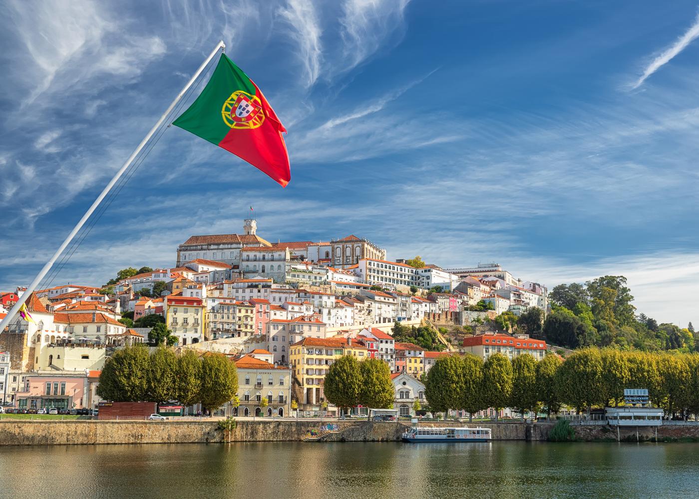 Sabia que Coimbra é oficialmente a capital de Portugal?