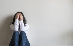 Mulher com ansiedade e depressão