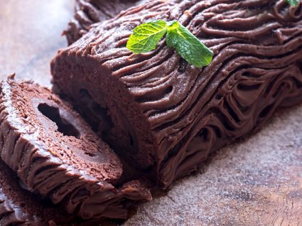 Rolo de chocolate: saiba como fazer o bolo a que ninguém resiste
