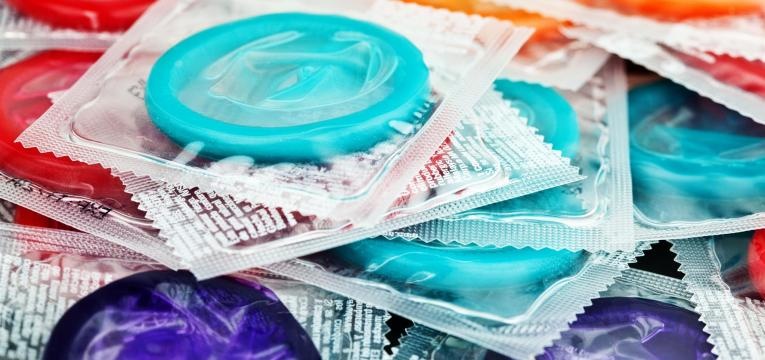 o preservativo é uma das alternativas não hormonais à pílula