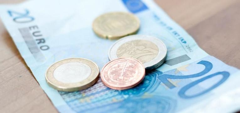 Subida do salário mínimo para 635 euros no Estado abrange 70 mil