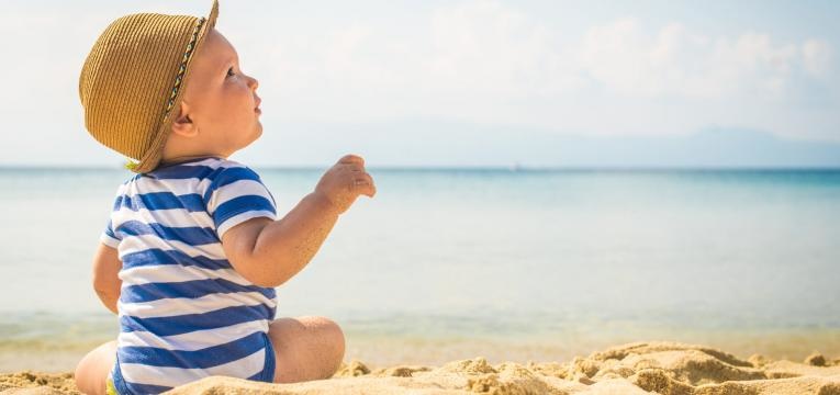 Cuidados a ter nas primeiras idas à praia com o bebé