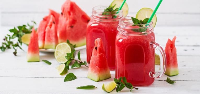 a melancia é uma das frutas saudáveis que deve comer