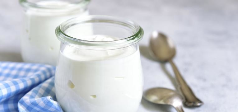iogurte é um dos alimentos que pode comer para emagrecer enquanto dorme
