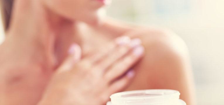 massajar o peito e a barriga ajuda a prevenir as estrias na gravidez