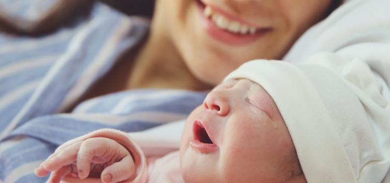 O sono do bebé é influenciado por inúmeros fatores