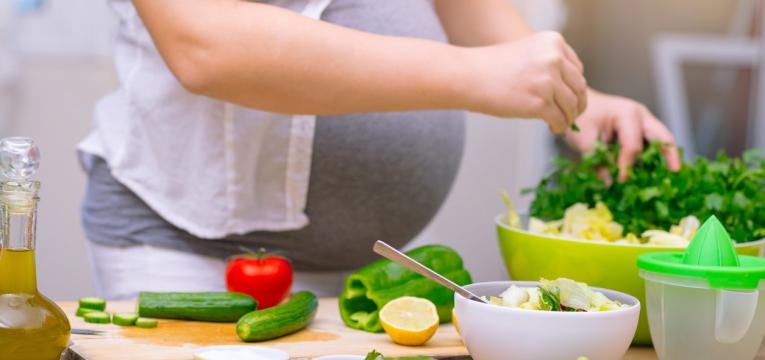 a gestante deve procurar conhecer o que comer na gravidez