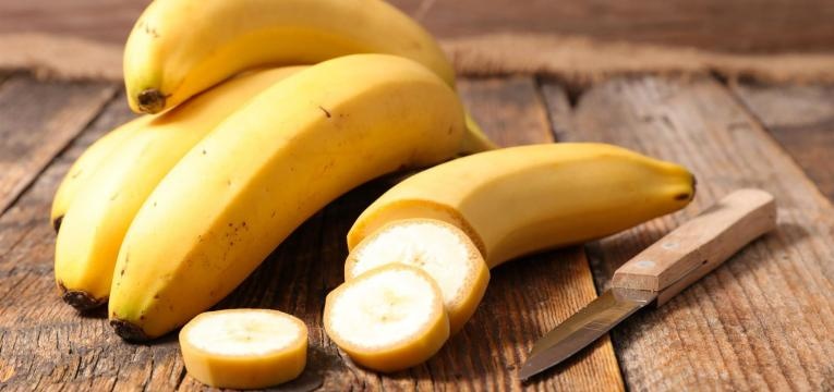 a banana é um dos alimentos para ficar feliz