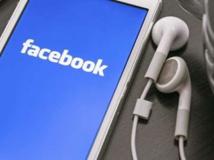 Facebook guarda registo de chamadas e mensagens
