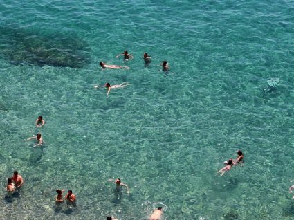 É adepto do naturismo? Veja as 8 melhores praias para nudismo em Portugal