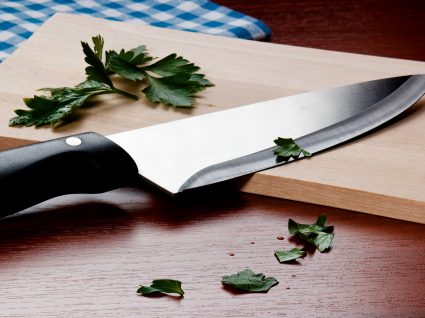 Como afiar facas corretamente: principais utensílios e técnicas