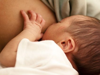 Aleitamento materno: bom para o seu bebé e para o seu bolso