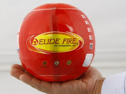 Bola extintora apaga pequenos incêndios em segundos
