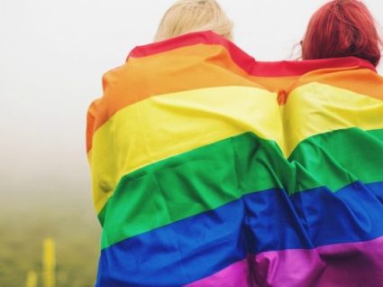 10 peças para celebrar o orgulho LGBT este verão