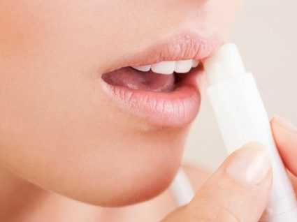 Os 5 melhores hidratantes labiais para combater o frio