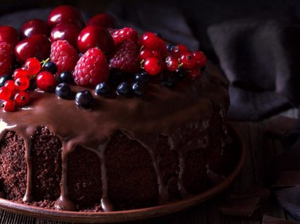 Alerta delícia: bolo de chocolate húmido e fofo em 5 versões