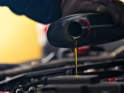 3 cuidados a ter com o óleo do motor do carro