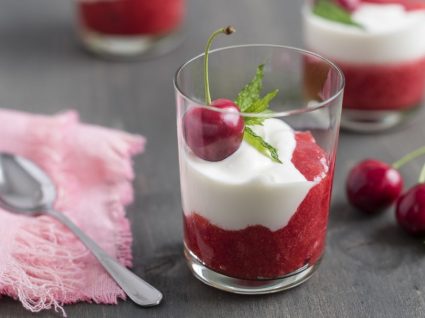 5 receitas de mousse de cereja: delícia em tons rosa
