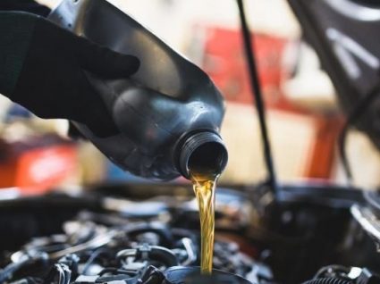 Como mudar o óleo do carro em 5 passos