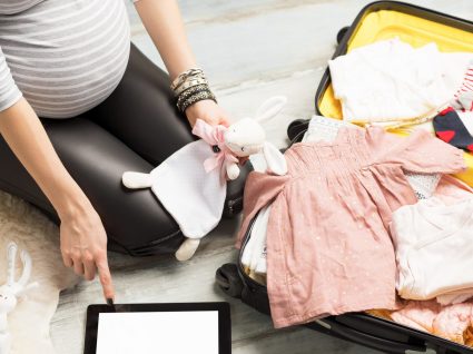 6 dicas para poupar na compra de roupa de bebé