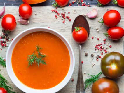 Sopa de tomate: duas receitas super simples e deliciosas