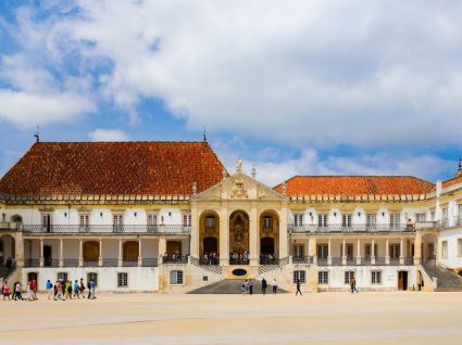 Universidade de Coimbra com concursos abertos