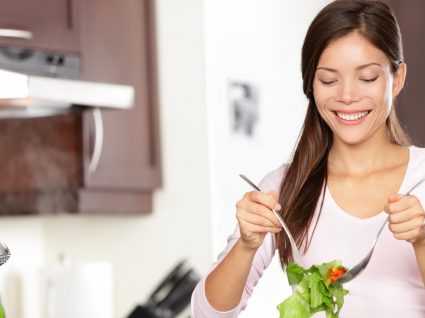 3 saladas detox para purificar o organismo