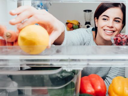 9 alimentos que deve guardar no frigorífico