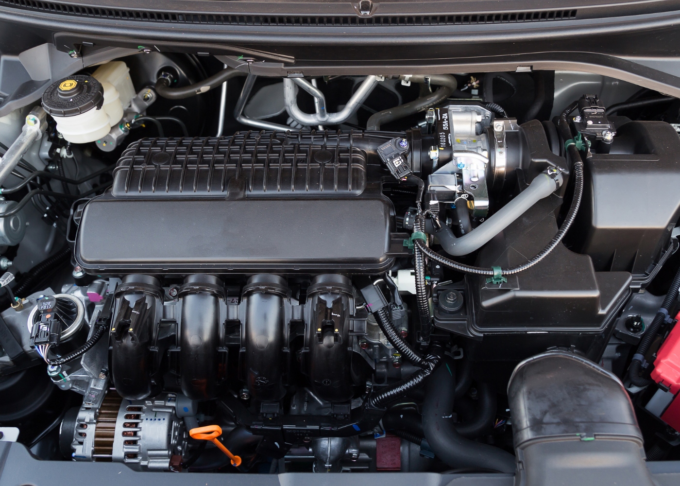 motor de um carro para ilustrar as diferenças entre motores a gasolina e gasóleo