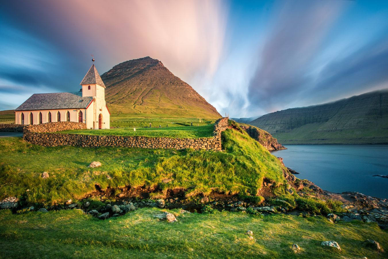 Igreja nas Ilhas Faroé