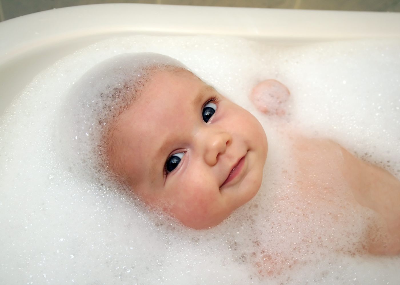 Banho para a higiene do bebé
