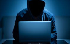 Hacker a quebrar a cibersegurança
