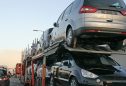 camião a transportar veículos para quem quiser comprar carros usados na Alemanha
