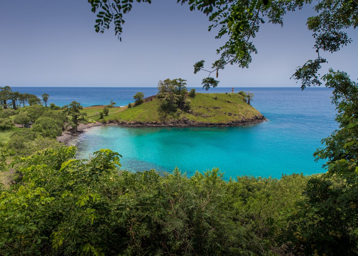 Baía azul em São Tomé e Príncipe