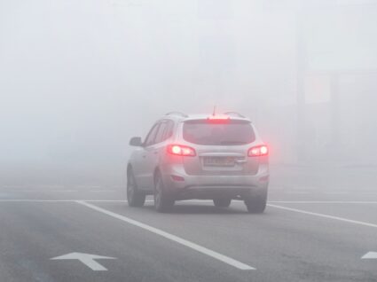 conduzir com nevoeiro