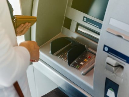 diferença entre ATM e multibanco