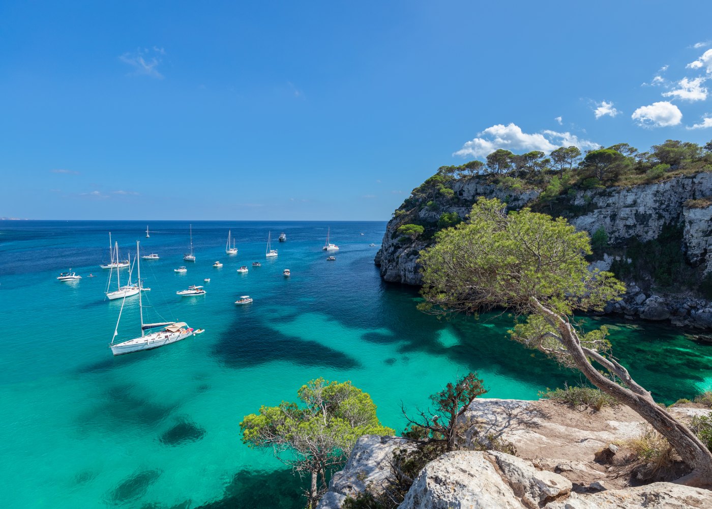 Barcos ancorados em Menorca