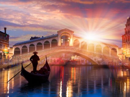 Ponte e gôndola em Veneza