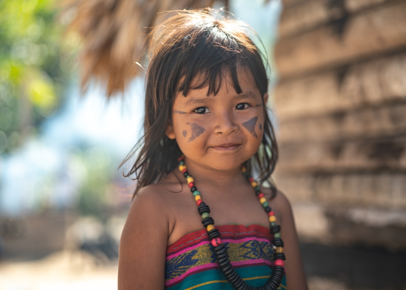 Criança indígena da Amazónia