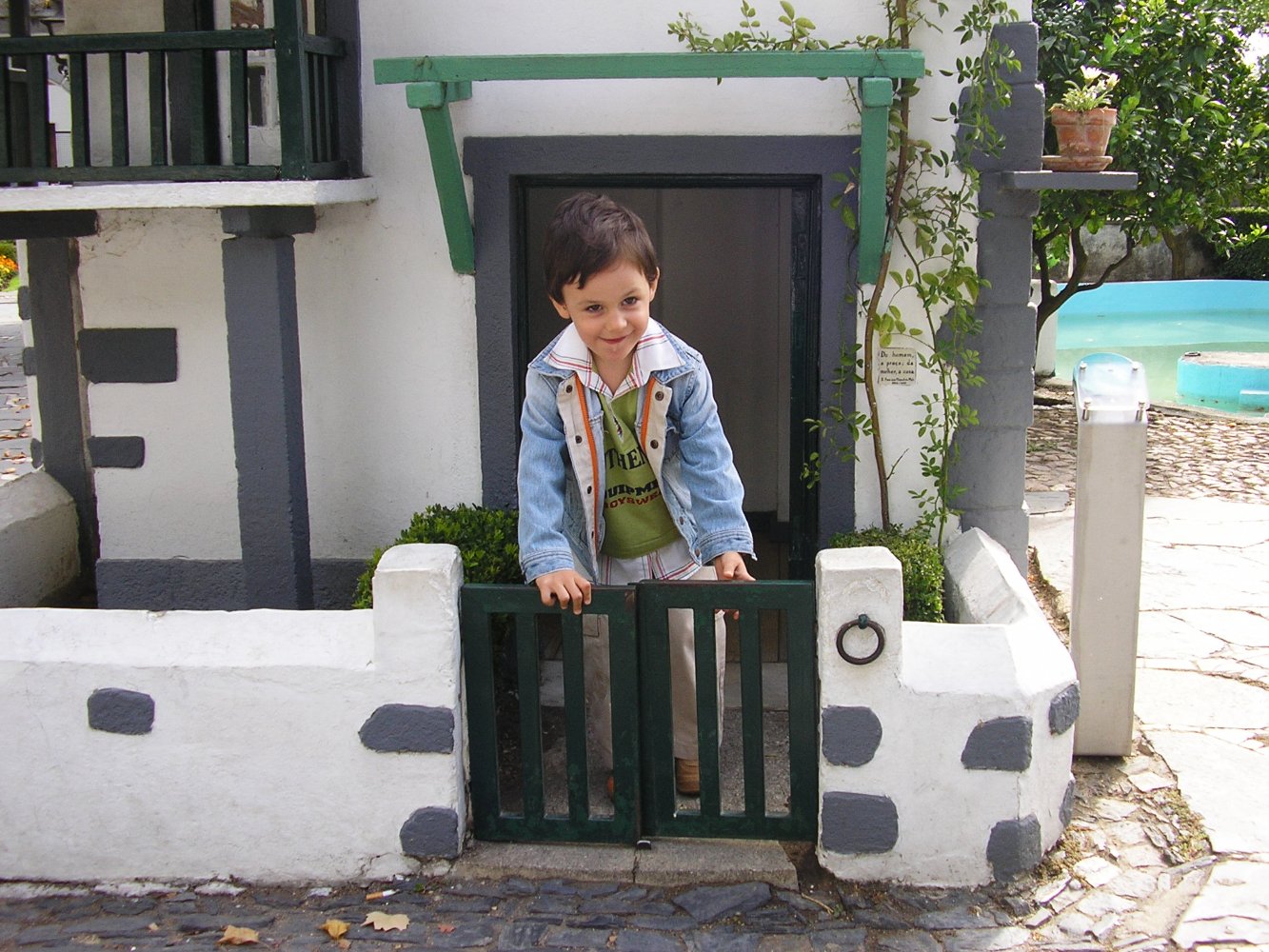 Criança no Portugal dos Pequenitos