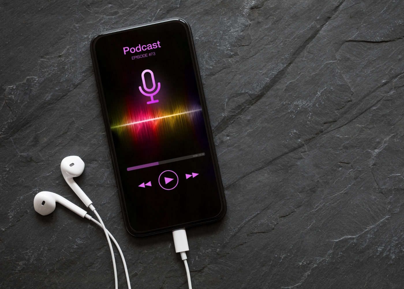 Ouvir podcast em smartphone