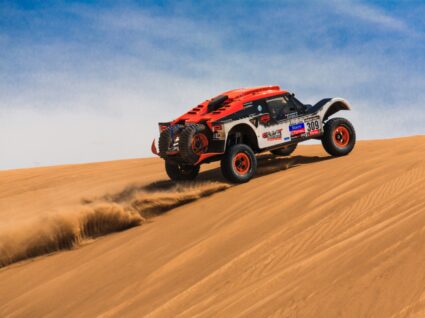 Carro a competir no Dakar