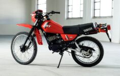 Yamaha DT 50 vermelha