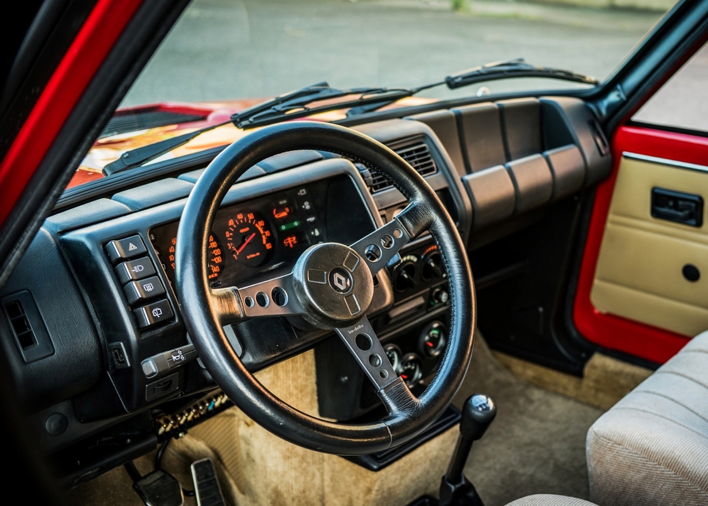 interior do Renault 5 Turbo